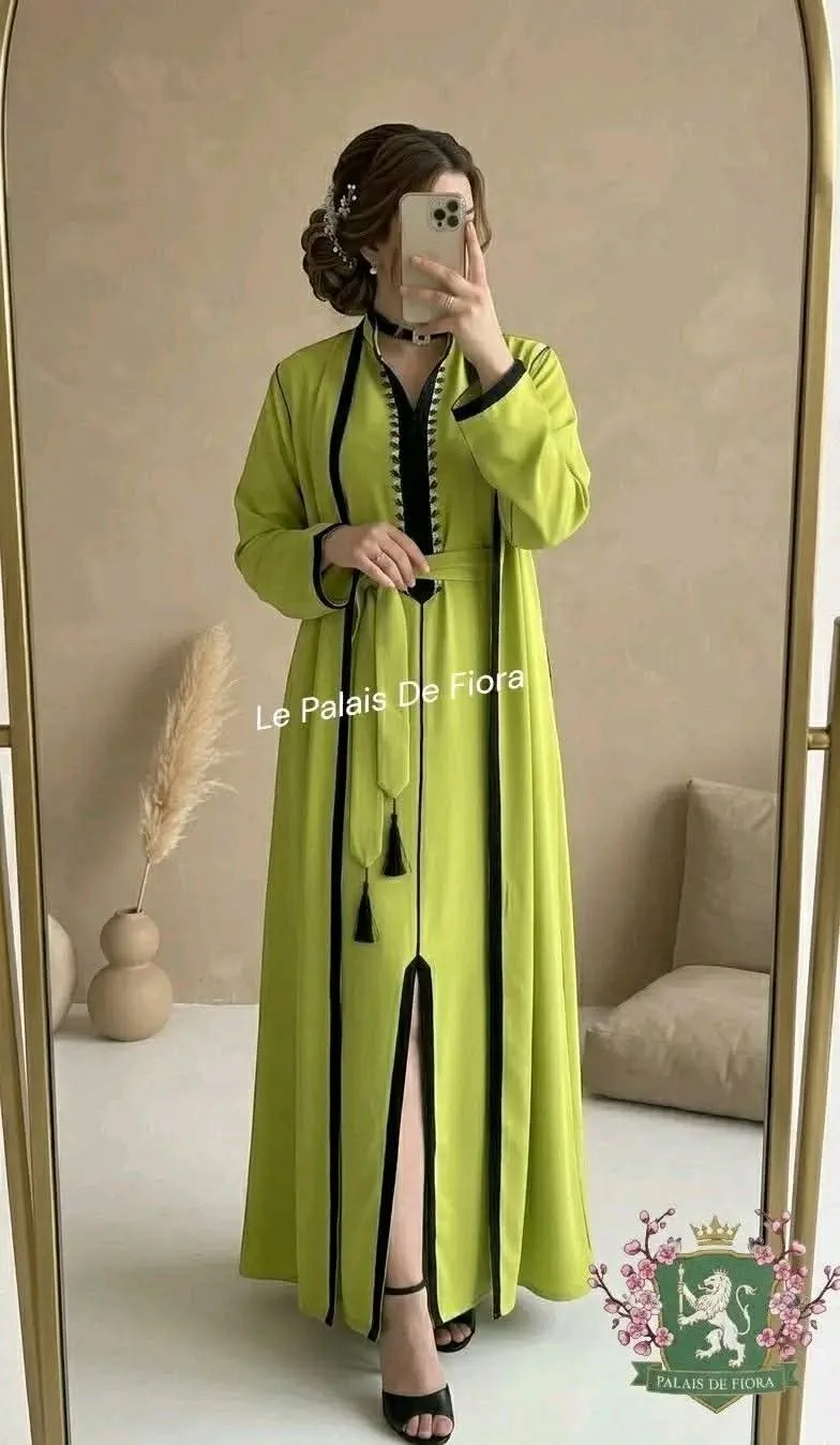 Caftan en crêpe brodé