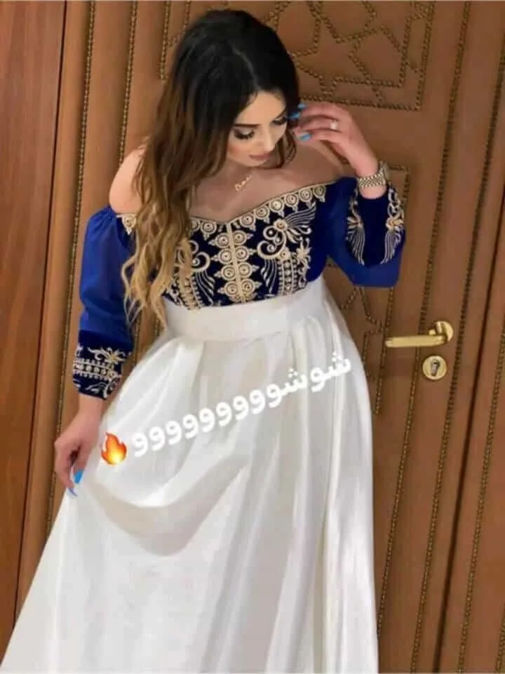 Robe en satin à bustier brodé, Photo 3